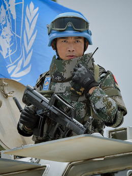 中国蓝盔剧情介绍_天天影视