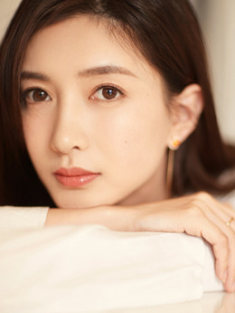 美女“如云”剧情介绍_天天影视