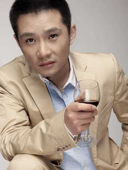 战虎口剧情介绍_天天影视