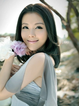 球爱俏佳人剧情介绍_天天影视